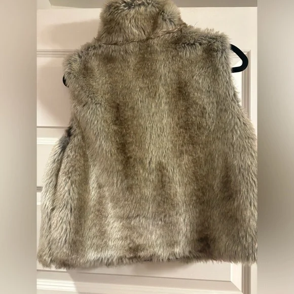 Elle Faux Fur Vest - Picture 2 of 4